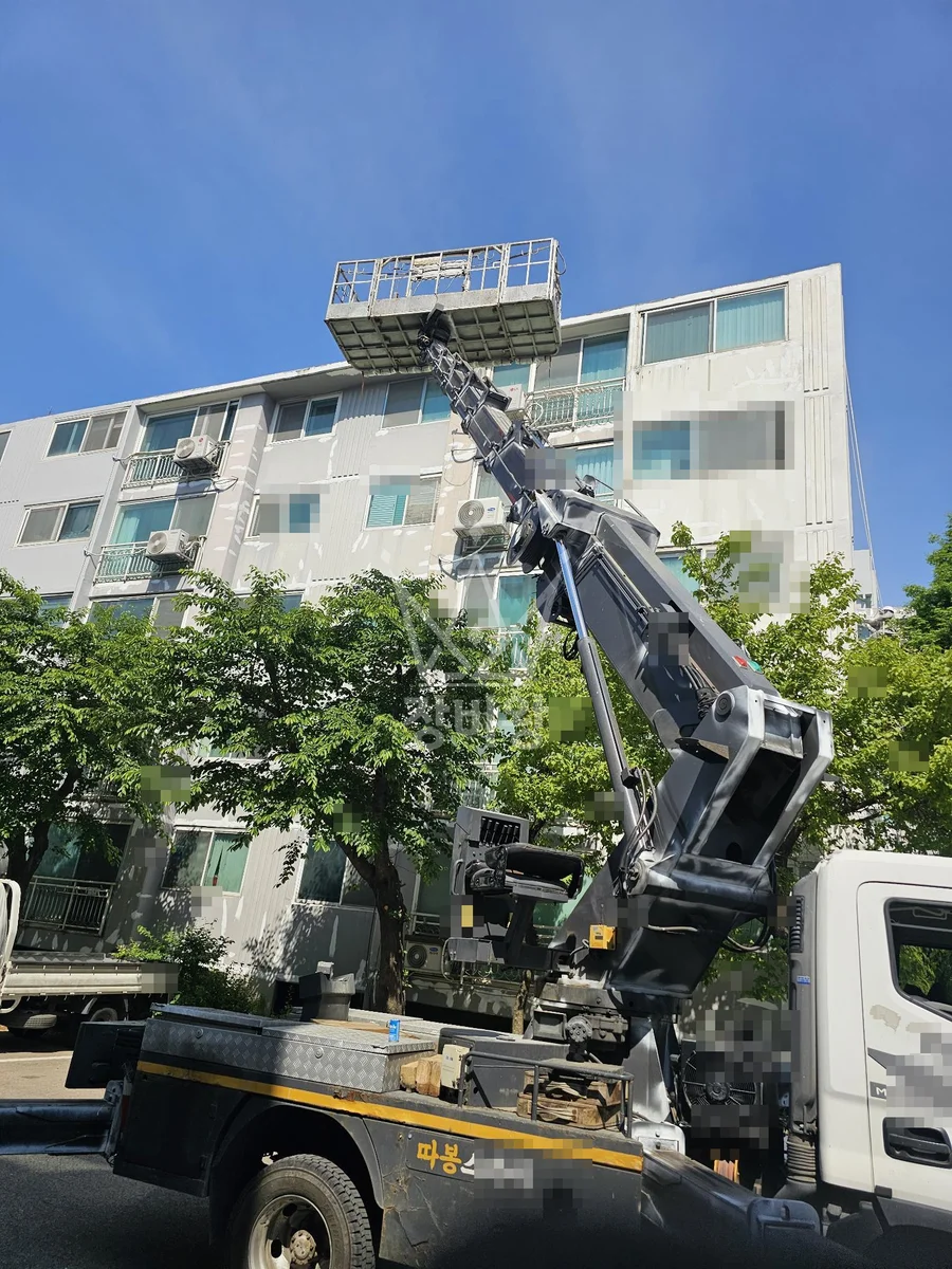 경기 수원시팔달구 북수동 스카이차 철골 작업 현장