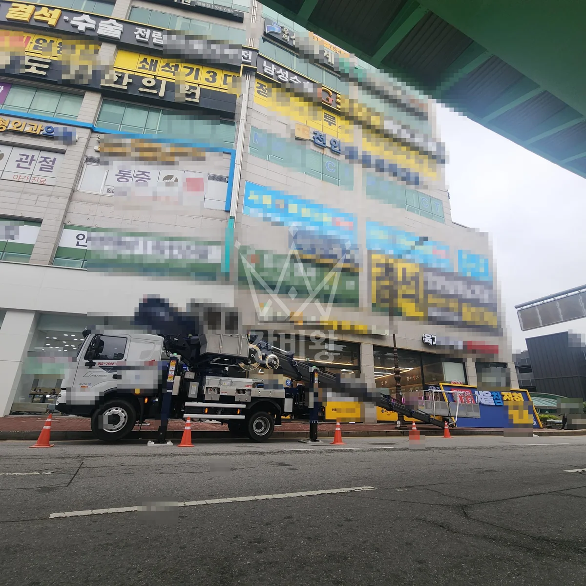 충남 계룡시 스카이차 철골 작업 현장