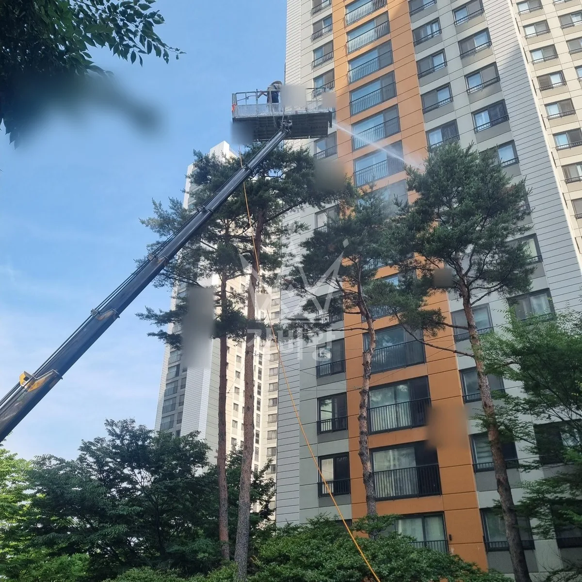 경기 용인시처인구 원삼면 좌항리 스카이차 간판 작업 현장