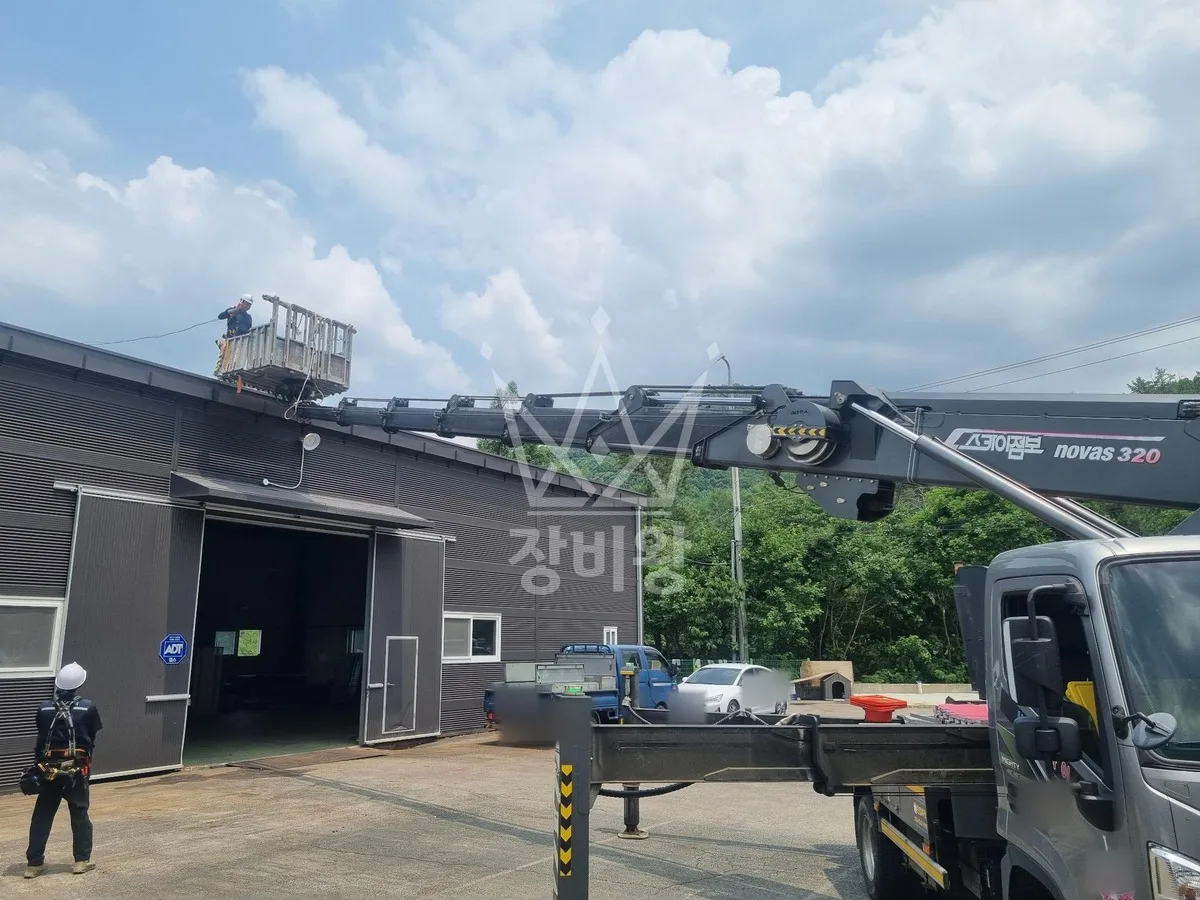 경기 포천시 영중면 스카이차 철골 작업 현장