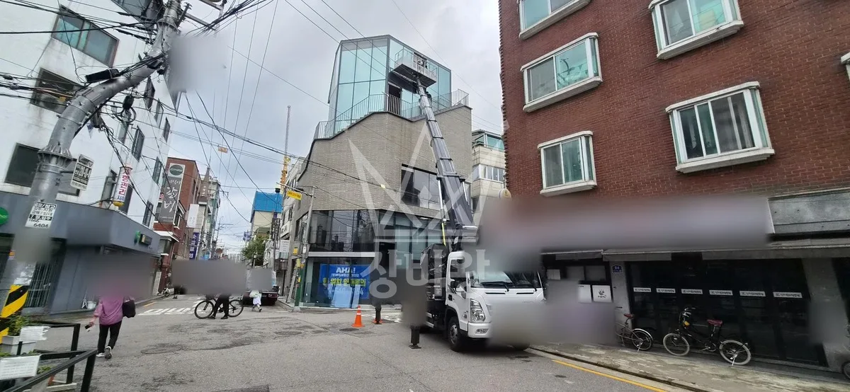 서울 마포구 염리동 스카이차 간판 작업 현장