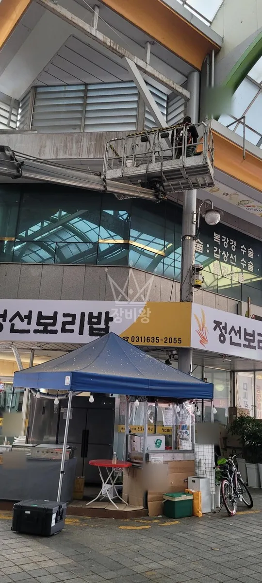 경기 이천시 설성면 스카이차 철골 작업 현장