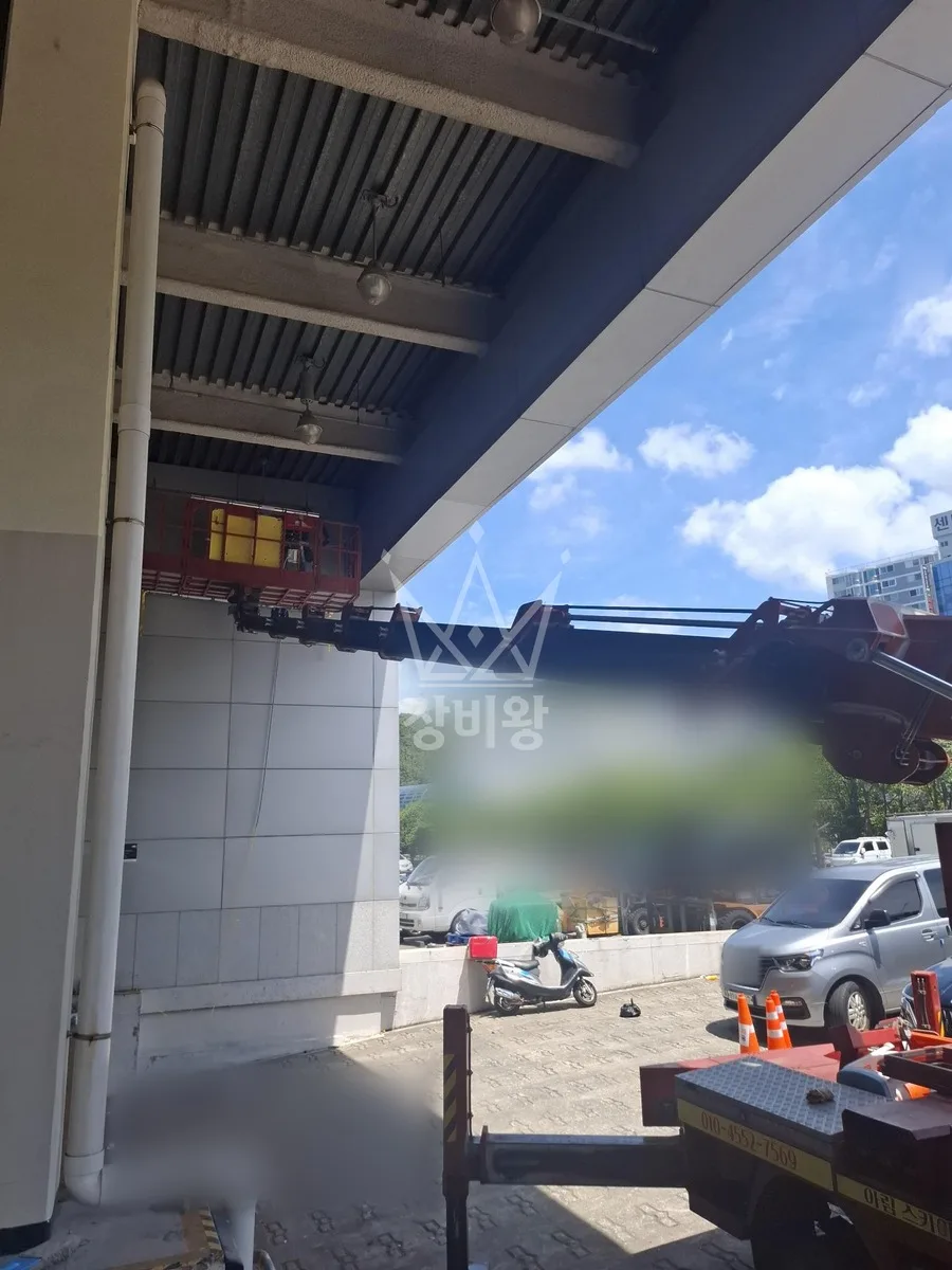 부산 사상구 스카이차 유리 작업 현장