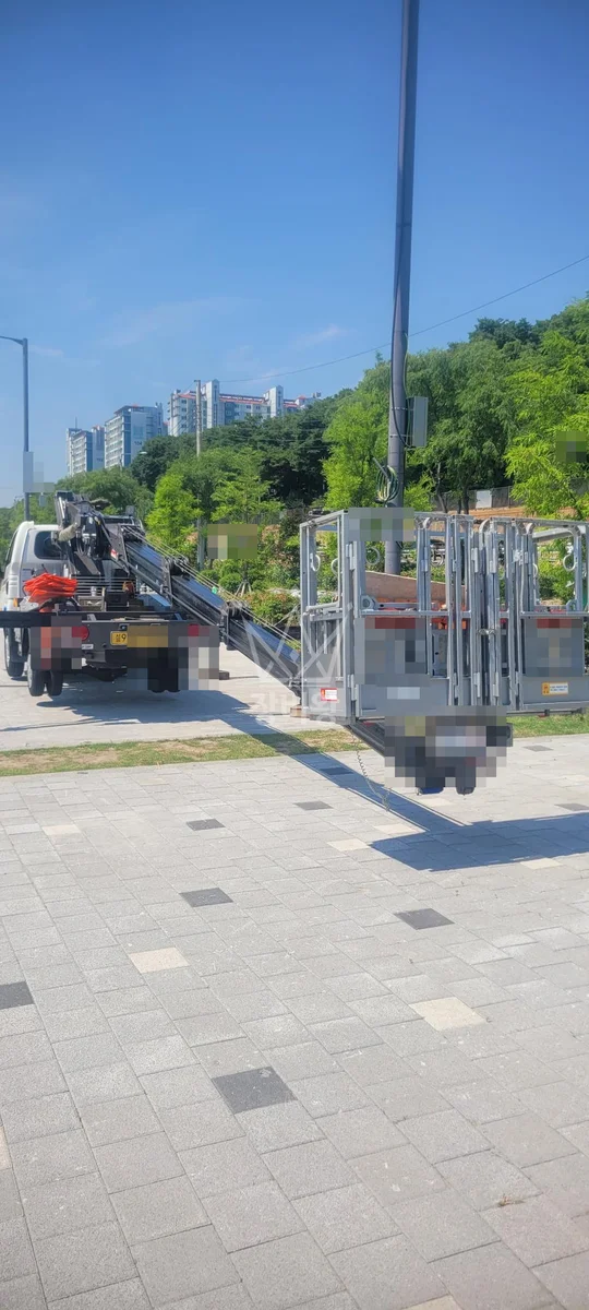 서울 동대문구 스카이차 유리 작업 현장