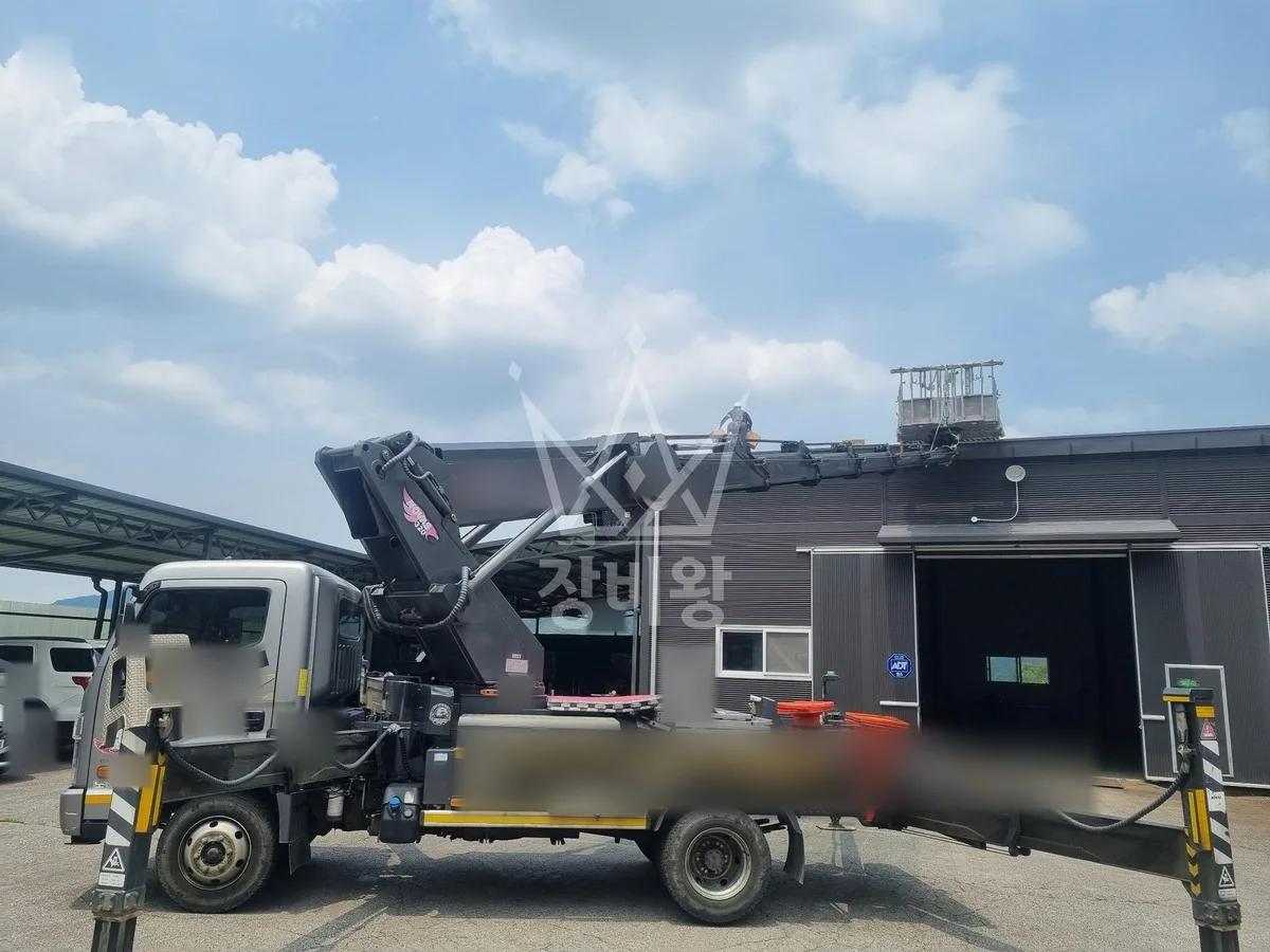 경기 부천시오정구 스카이차 철골 작업 현장
