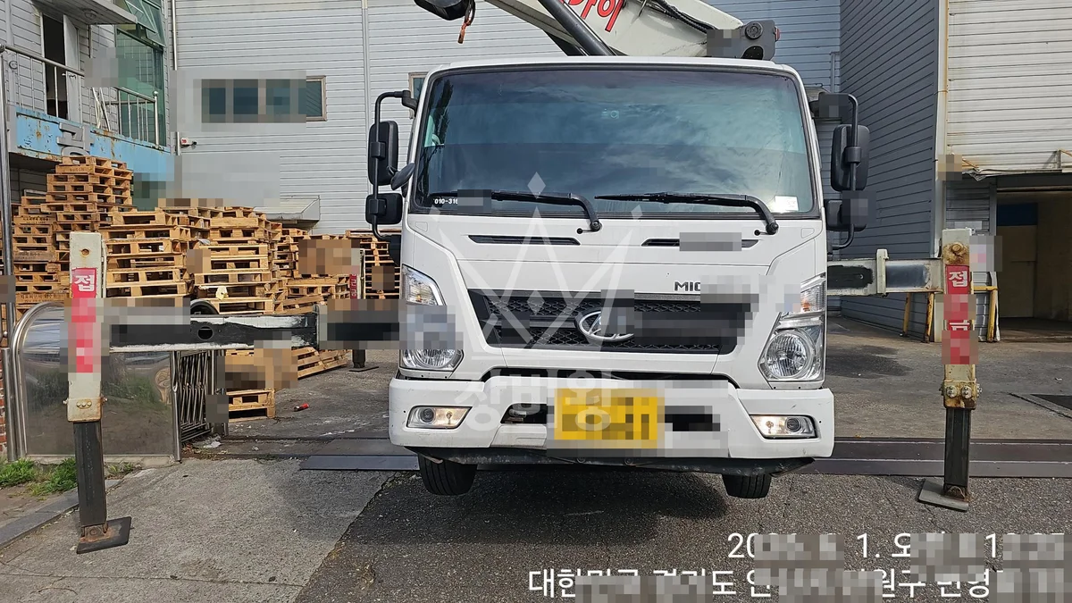 경기 연천군 전곡읍 스카이차 지붕 공사 작업 현장