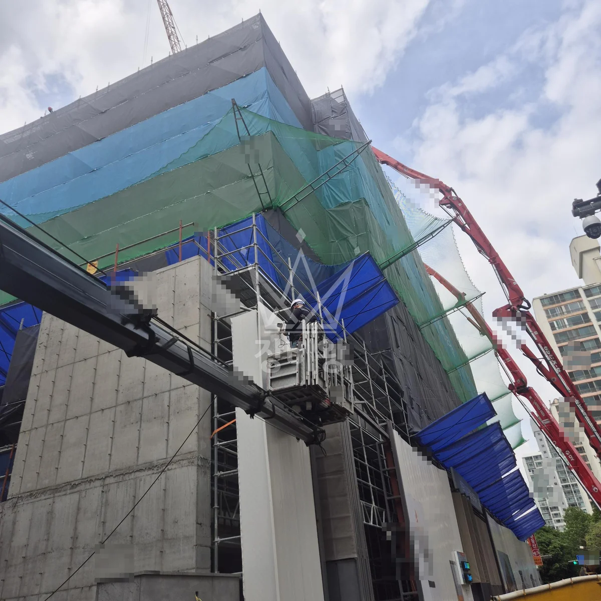 서울 용산구 스카이차 간판 작업 현장