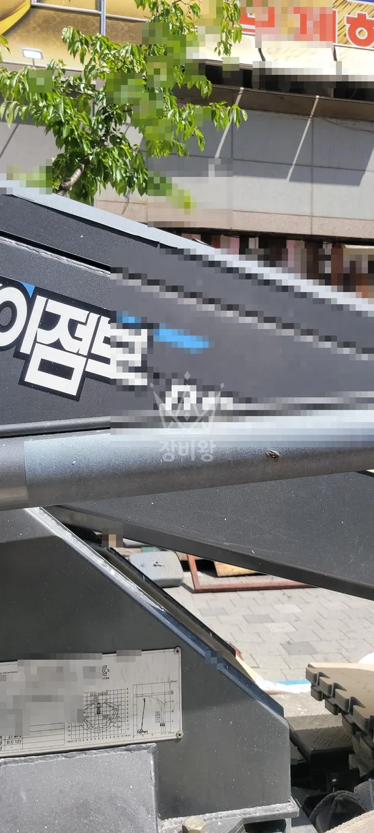 경기 용인시처인구 모현읍 매산리 스카이차 유리 작업 현장