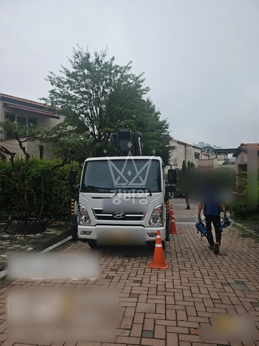 경기 용인시처인구 양지읍 평창리 스카이차 유리 작업 현장