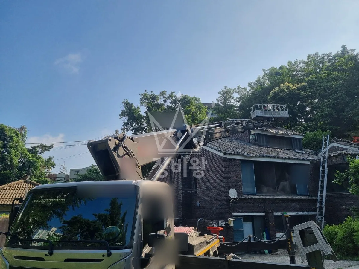경기 남양주시 수동면 송천리 스카이차 지붕 공사 작업 현장