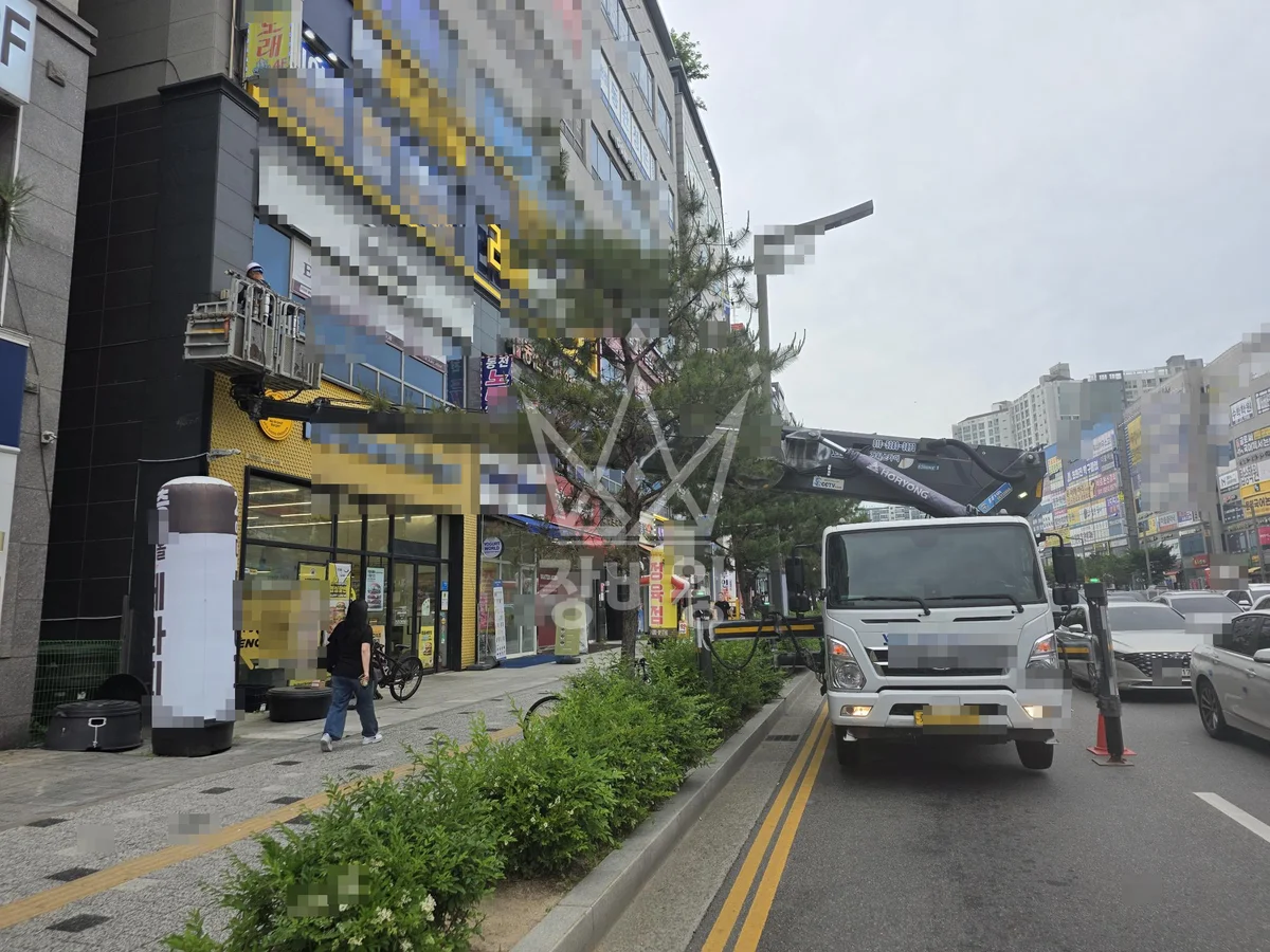 경기 수원시권선구 스카이차 에어컨 작업 현장