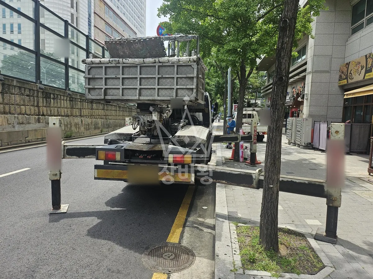 서울 강남구 압구정동 스카이차 유리 작업 현장