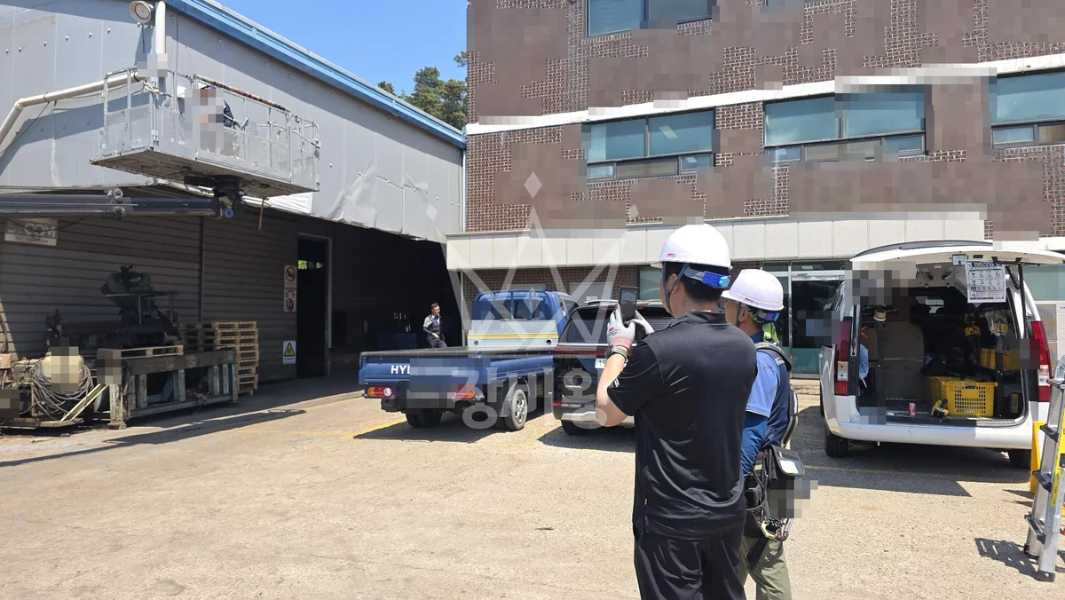 경기 안산시단원구 원곡동 스카이차 간판 작업 현장