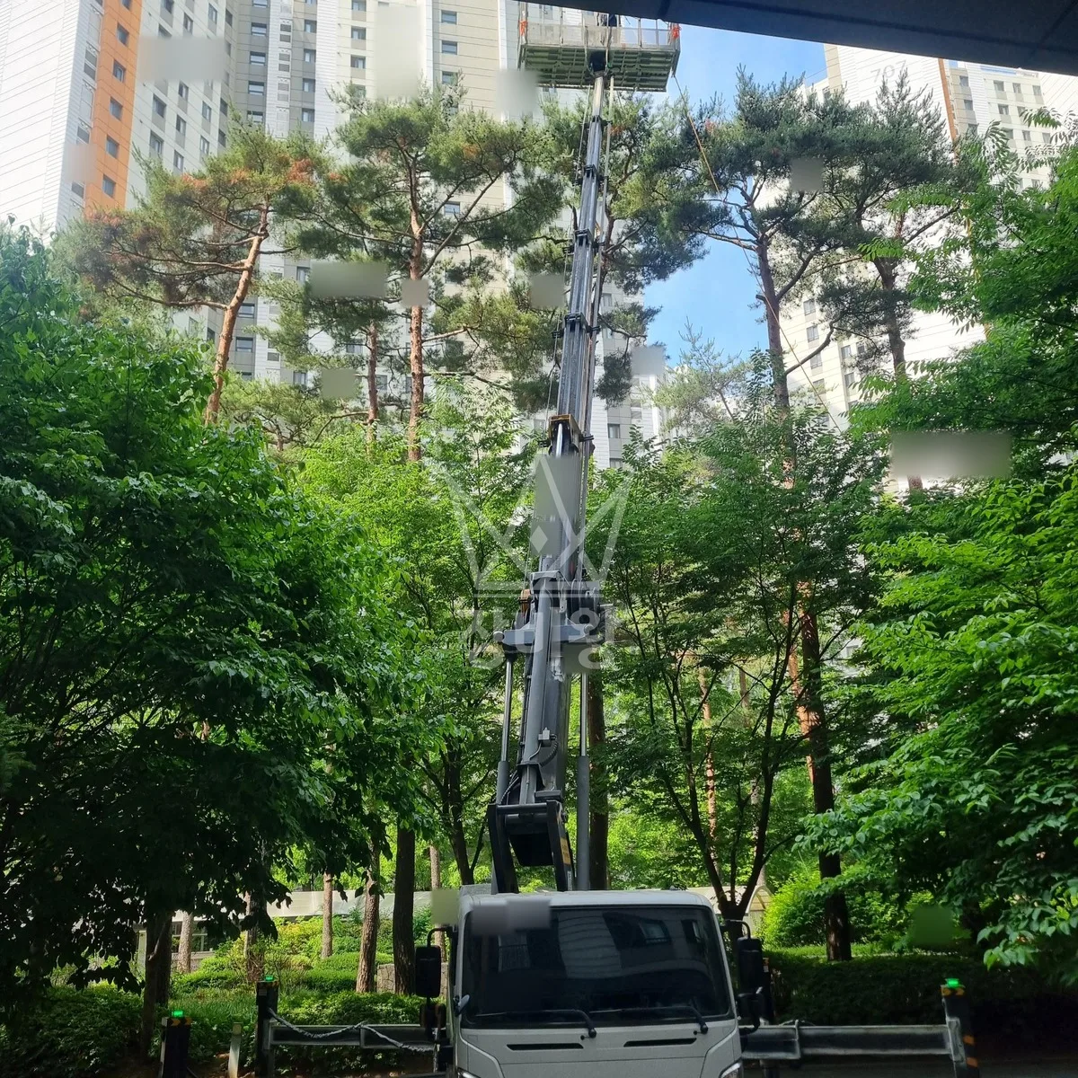 경기 시흥시 무지내동 스카이차 지붕 공사 작업 현장