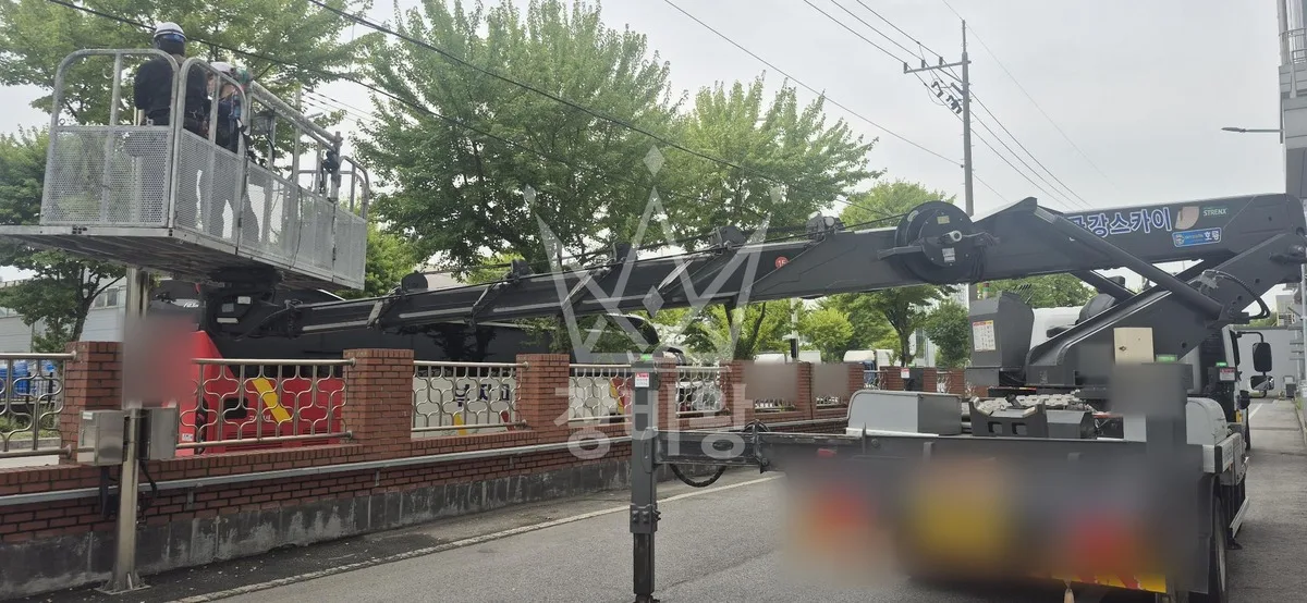 경기 수원시팔달구 장안동 스카이차 외벽 작업 작업 현장