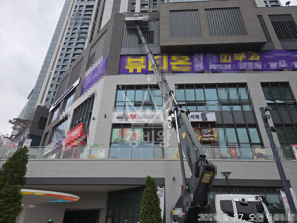 경기 성남시중원구 갈현동 스카이차 유리 작업 현장
