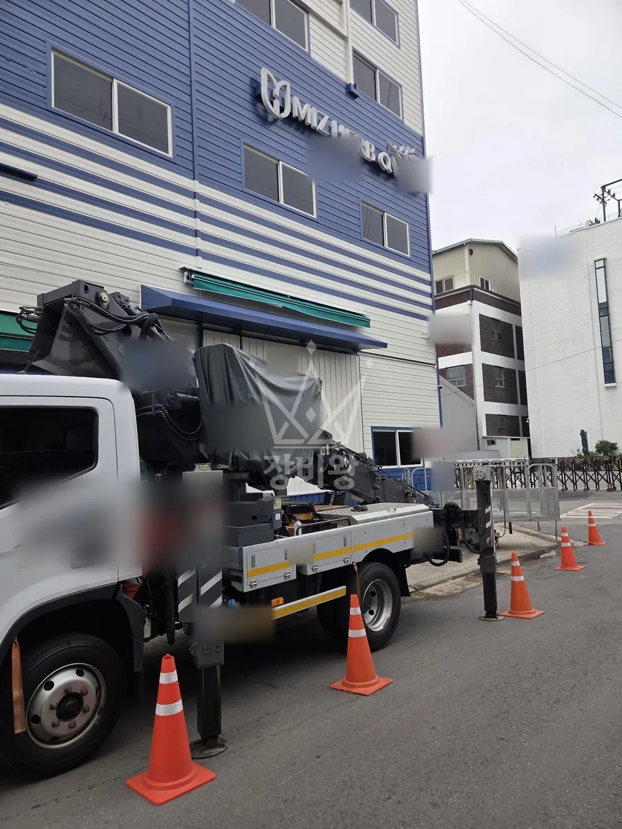 경기 안산시상록구 성포동 스카이차 유리 작업 현장