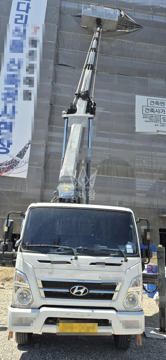 충남 부여군 부여읍 스카이차 수목 관리 작업 현장