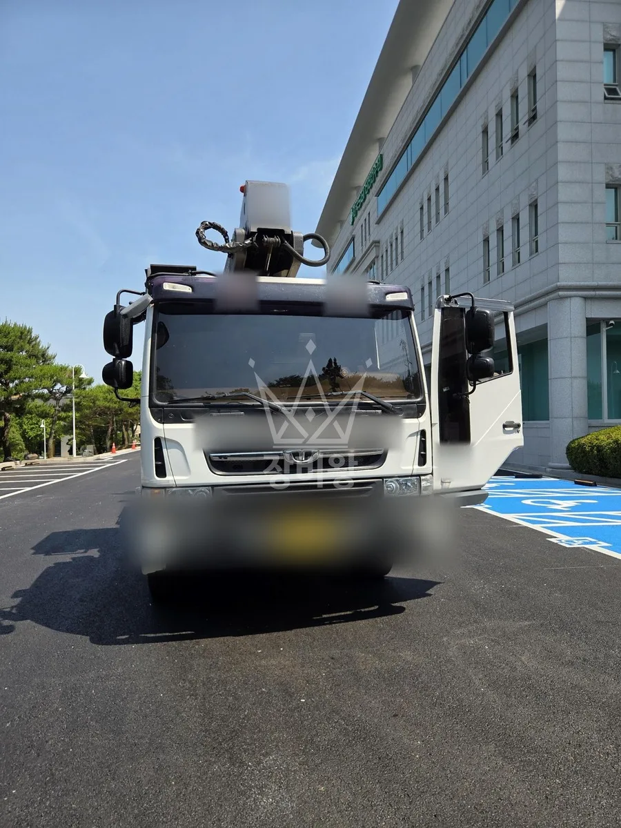 충북 진천군 스카이차 지붕 공사 작업 현장