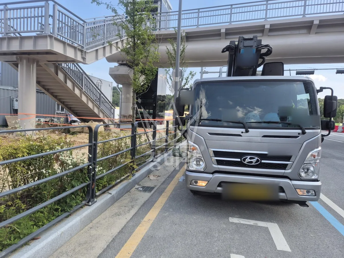 대전 유성구 교촌동 스카이차 간판 작업 현장