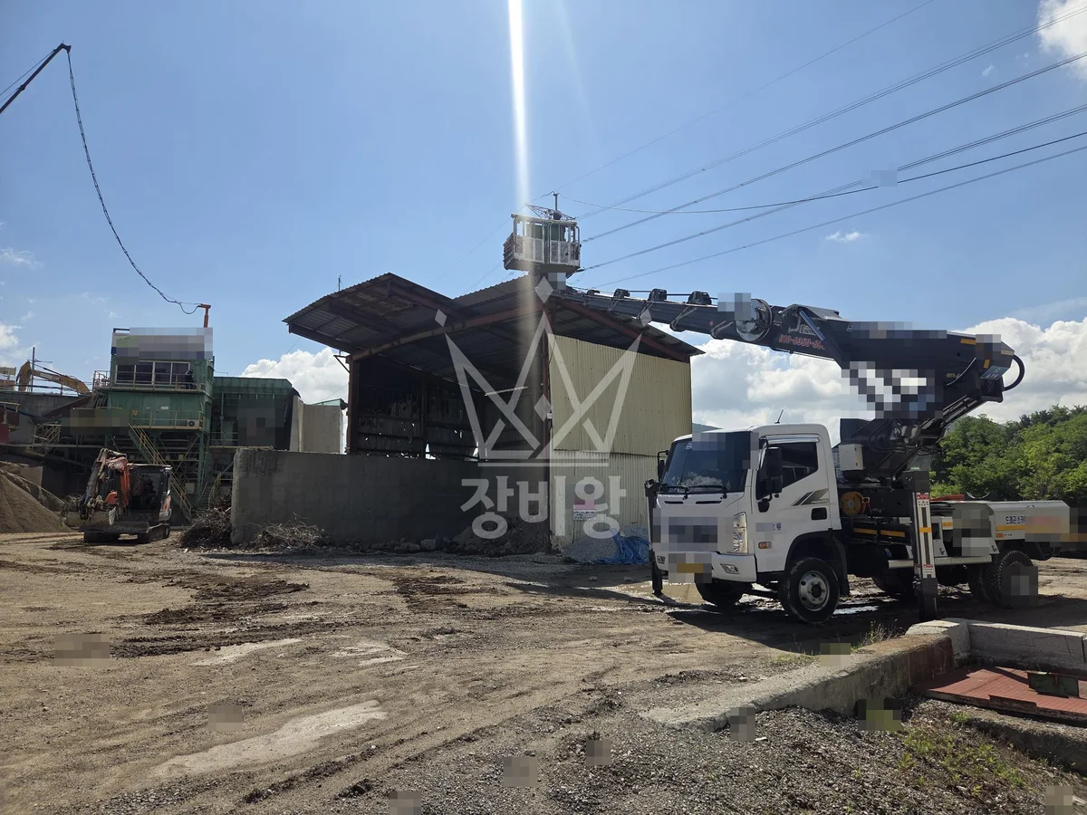 충북 영동군 용산면 미전리 스카이차 수목 관리 작업 현장