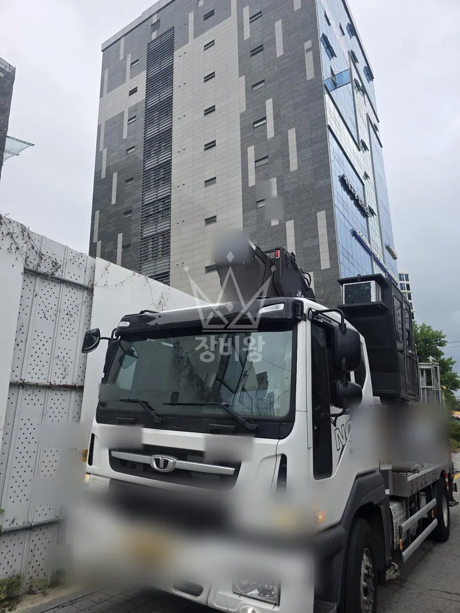 경기 화성시효행구 봉담읍 와우리 스카이차 유리 작업 현장