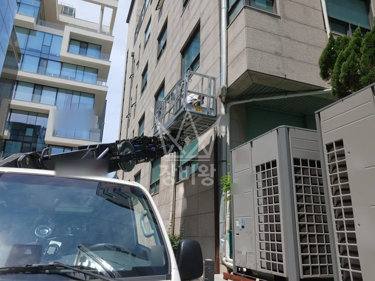 서울 서초구 방배동 스카이차 철골 작업 현장