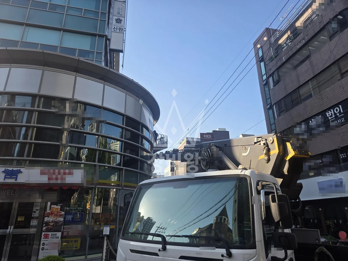 서울 서초구 원지동 스카이차 철골 작업 현장