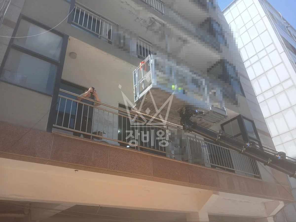 서울 강남구 신사동 스카이차 간판 작업 현장