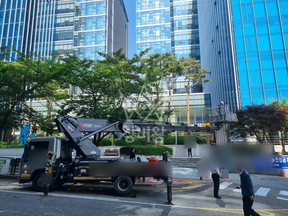 경기 수원시권선구 서둔동 스카이차 간판 작업 현장