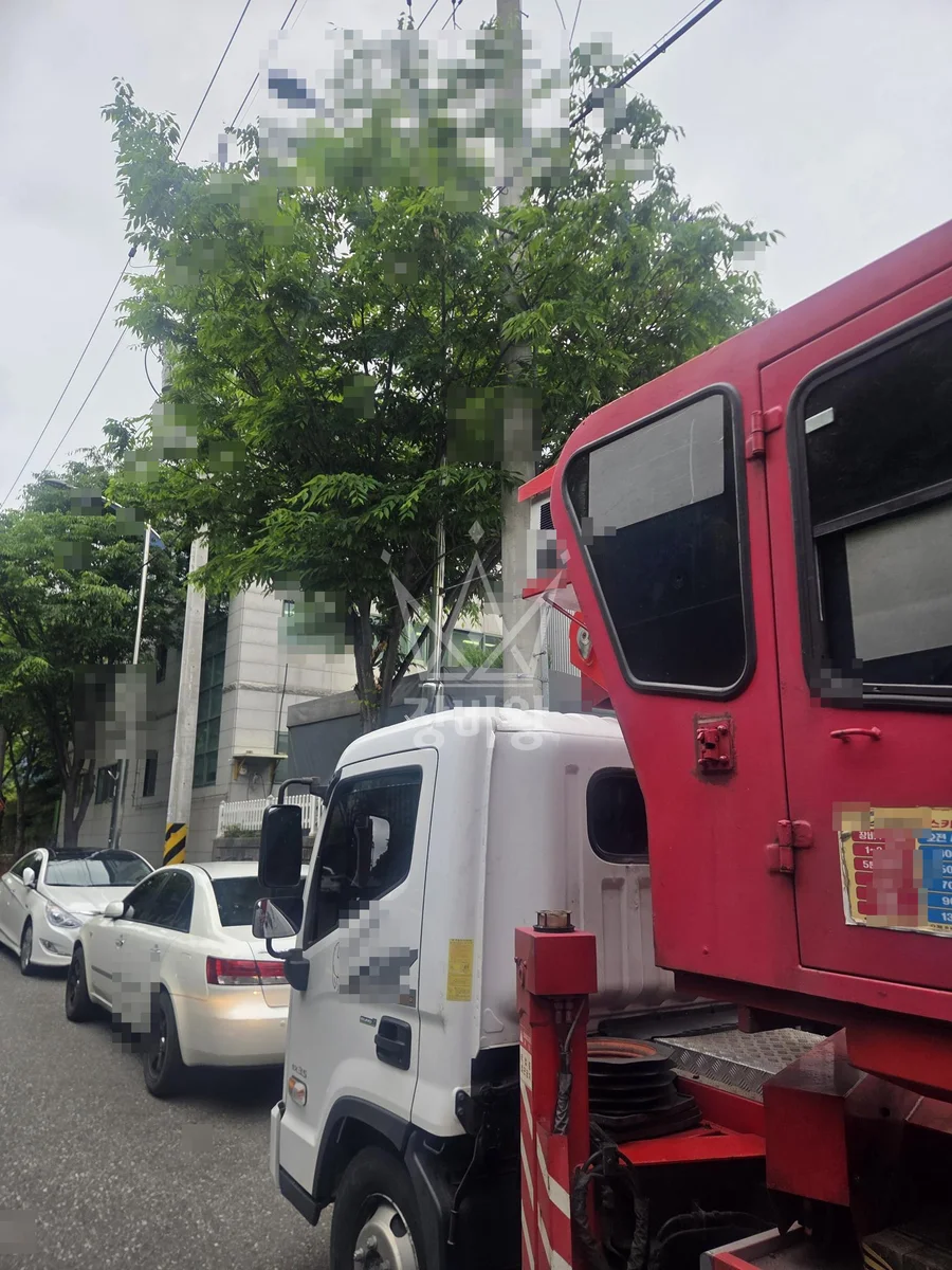 경북 칠곡군 스카이차 자재 양중 작업 현장