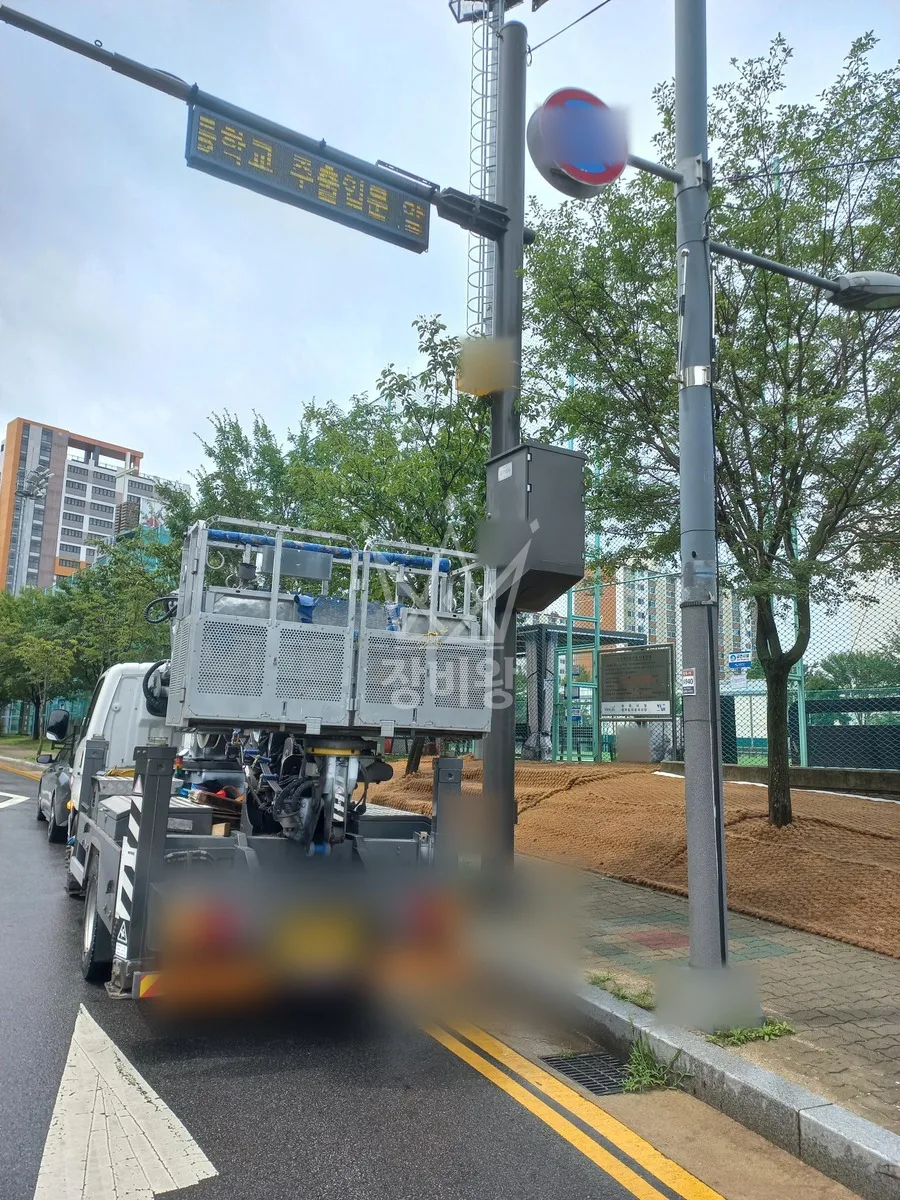 경기 안산시상록구 이동 스카이차 유리 작업 현장