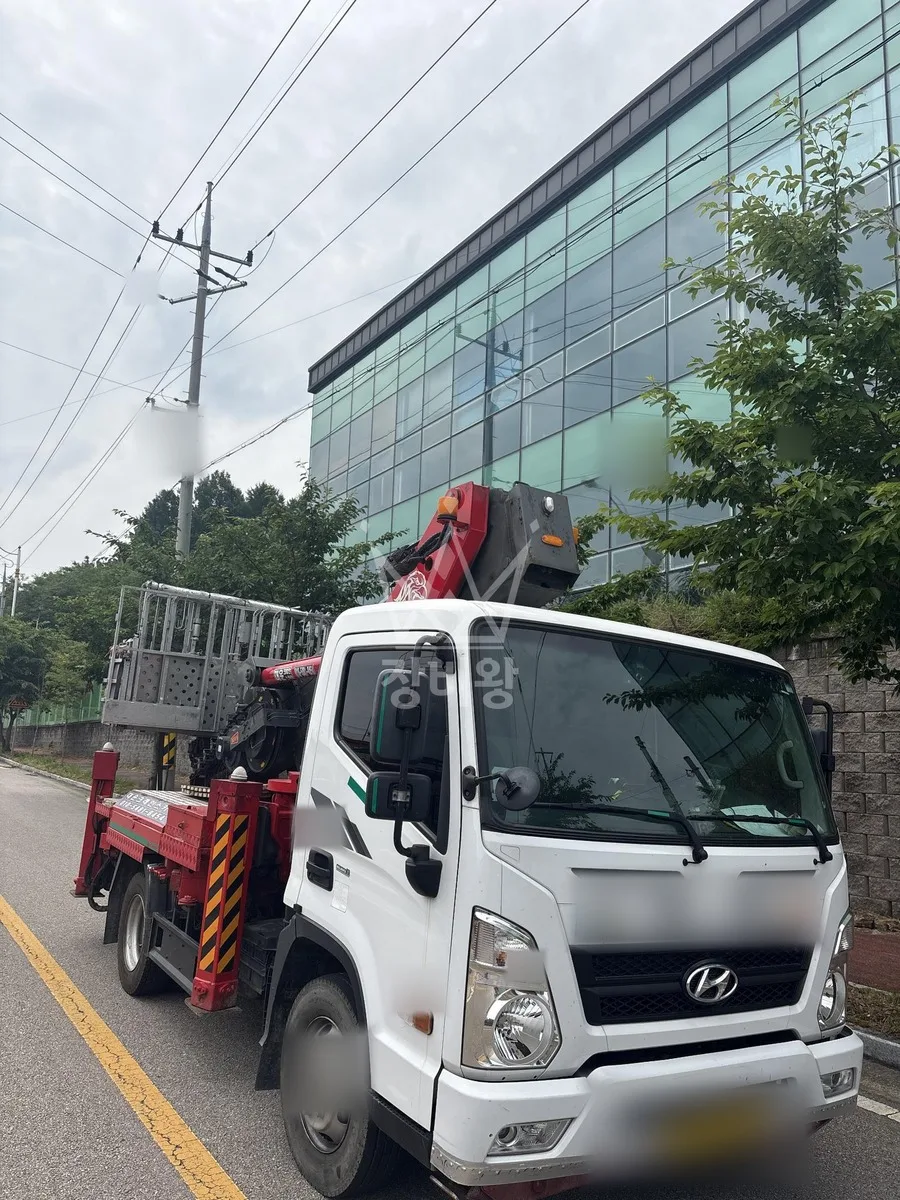 충북 영동군 학산면 스카이차 자재 양중 작업 현장
