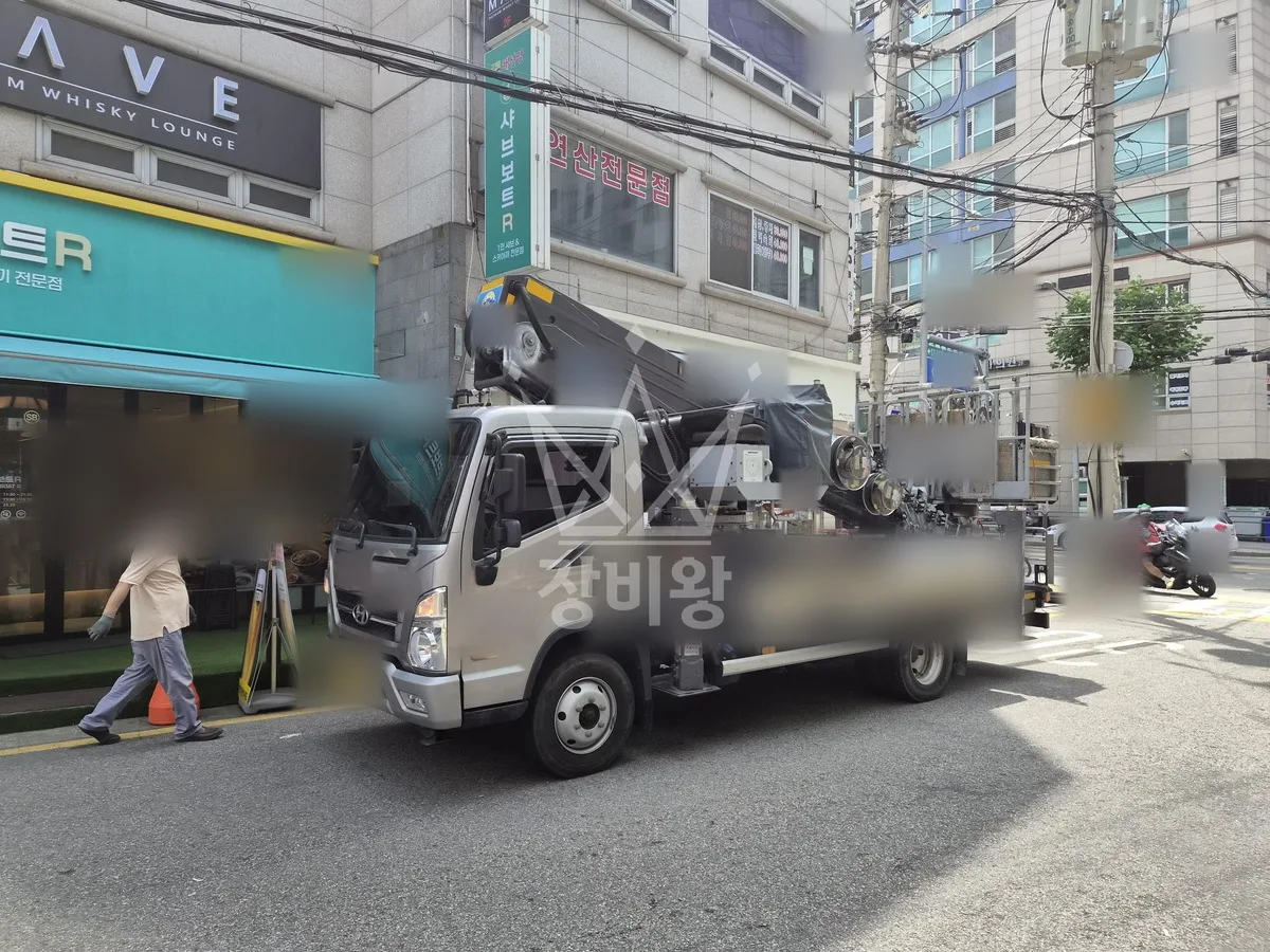 서울 서초구 스카이차 철골 작업 현장
