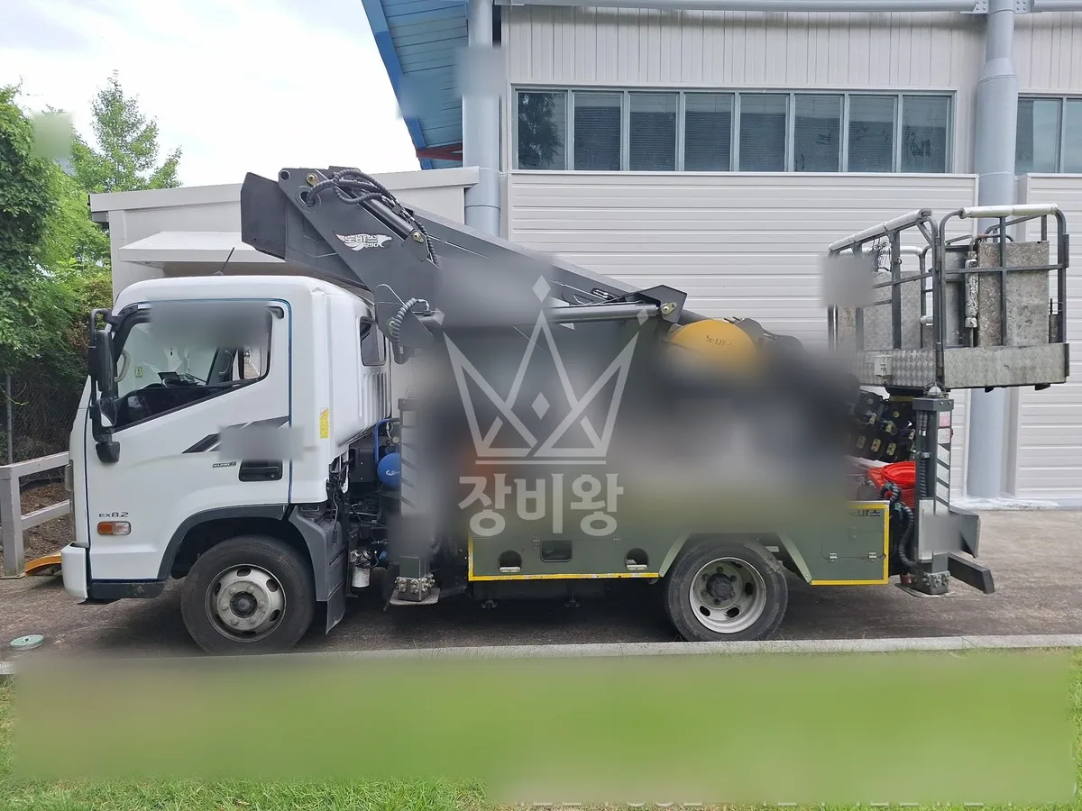 경남 사천시 스카이차 철골 작업 현장