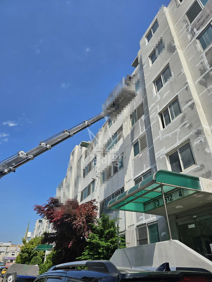 경기 성남시중원구 스카이차 유리 작업 현장