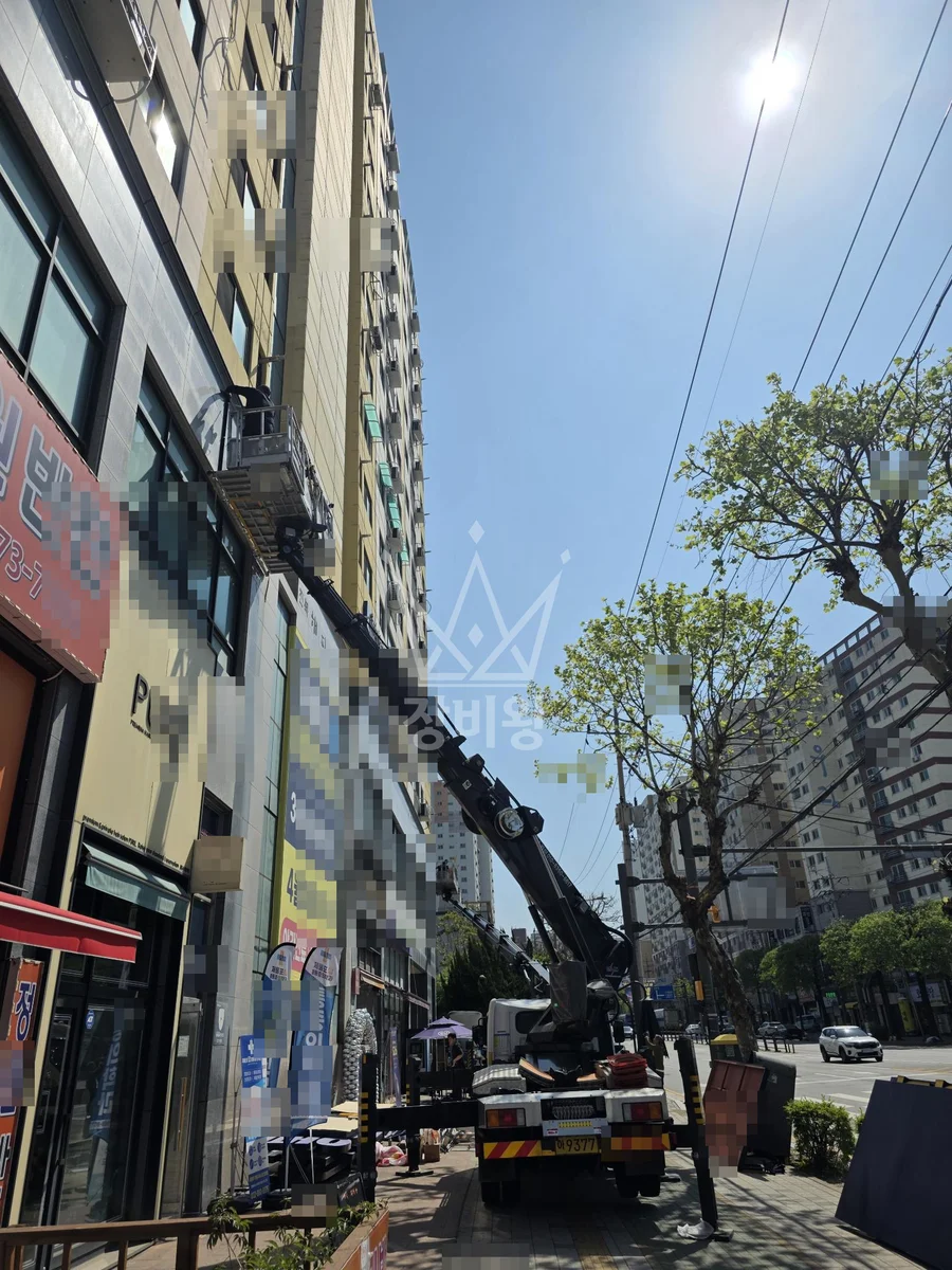 인천 옹진군 영흥면 스카이차 자재 양중 작업 현장
