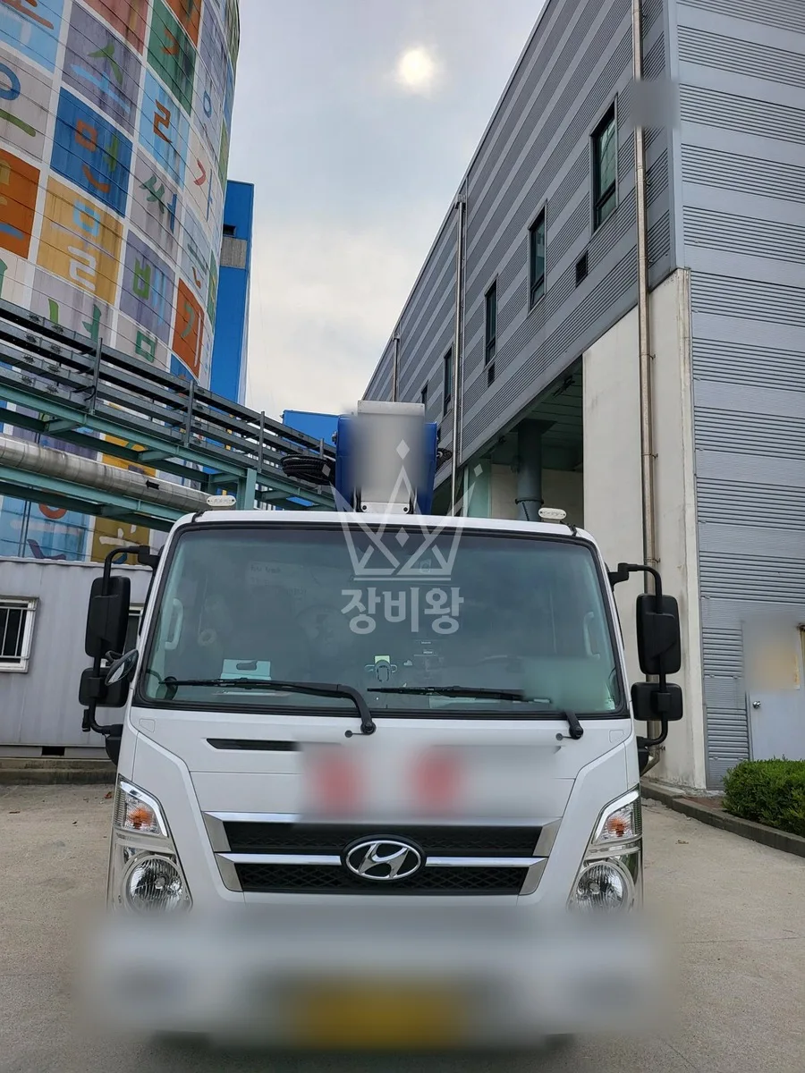 경기 수원시권선구 호매실동 스카이차 유리 작업 현장