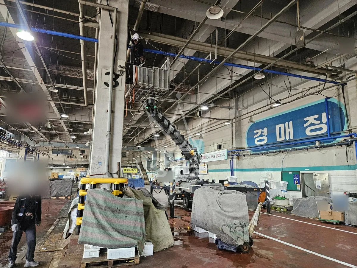 서울 강서구 염창동 스카이차 유리 작업 현장
