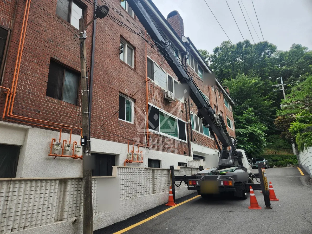 서울 서초구 원지동 스카이차 수목 관리 작업 현장
