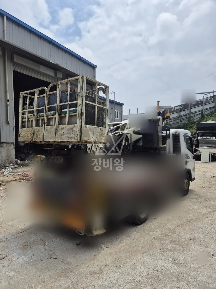 경남 고성군 스카이차 조경 작업 현장