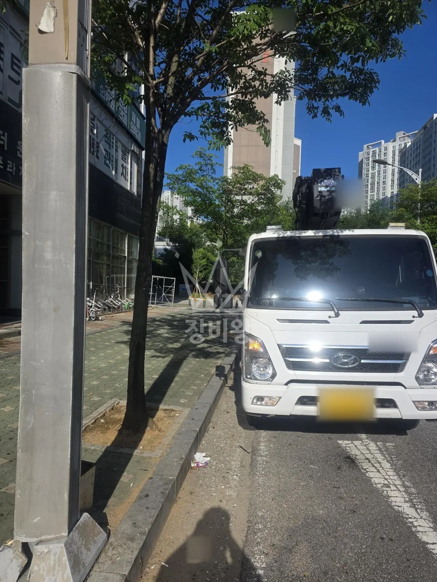 충남 서산시 대산읍 대산리 스카이차 지붕 공사 작업 현장