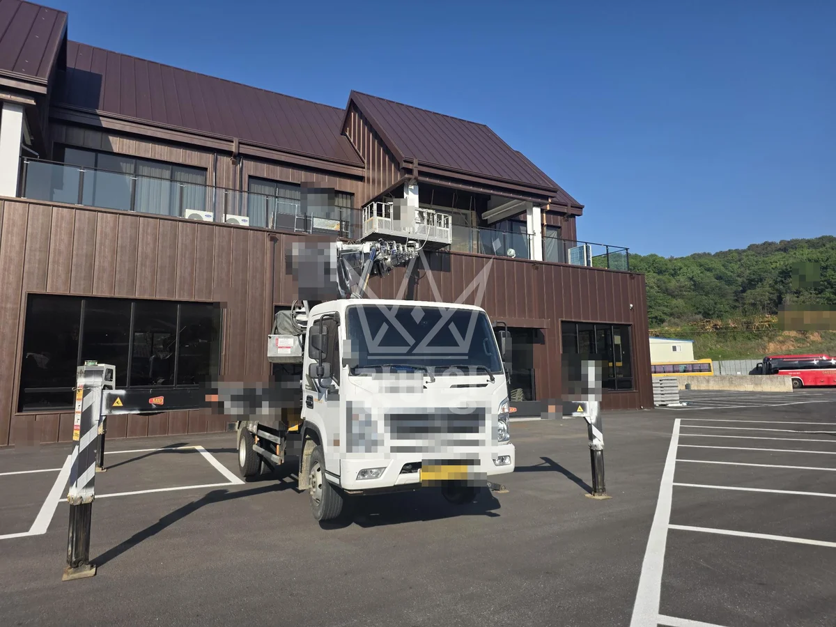 경기 용인시처인구 남사읍 봉무리 스카이차 간판 작업 현장