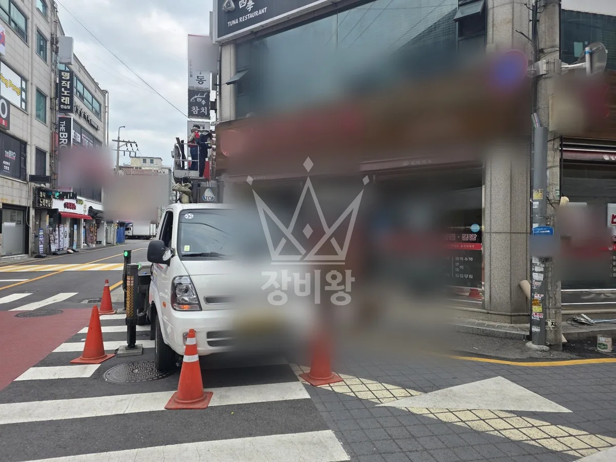 경기 수원시영통구 영통동 스카이차 간판 작업 현장