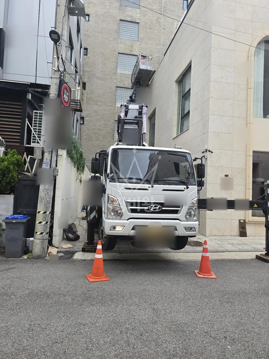 서울 강남구 압구정동 스카이차 철골 작업 현장