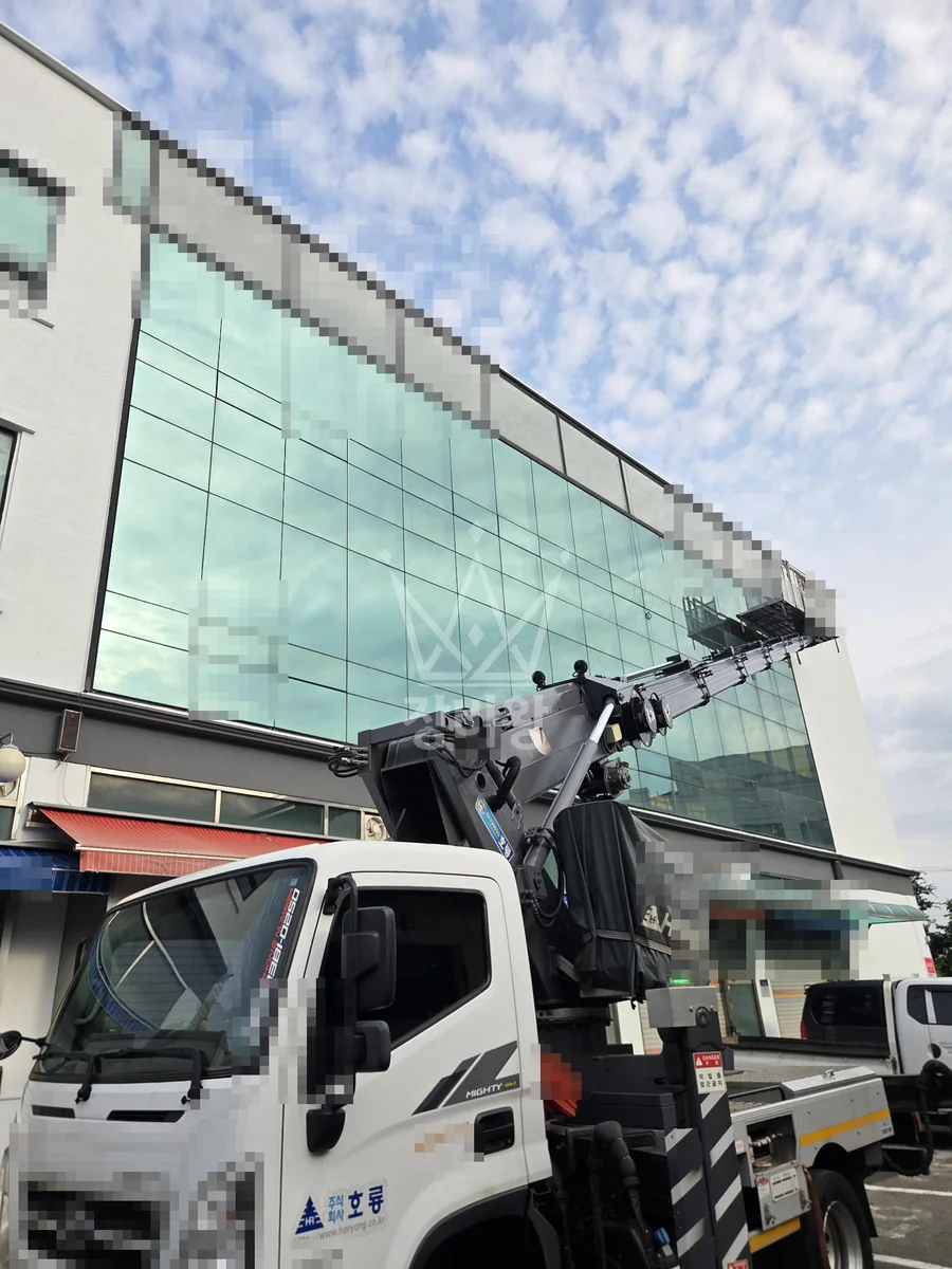 인천 제물포구 항동6가 스카이차 유리 작업 현장