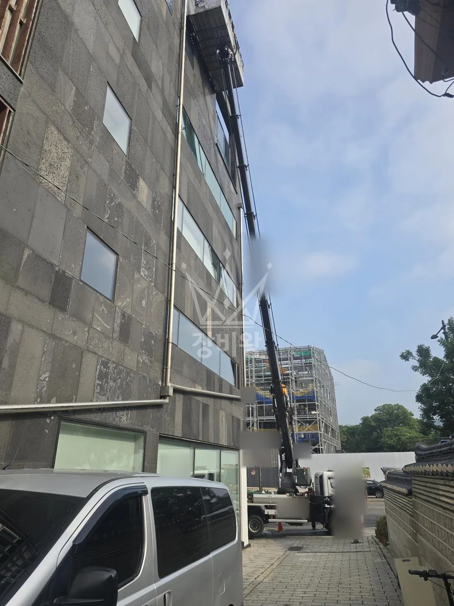 서울 종로구 누상동 스카이차 간판 작업 현장
