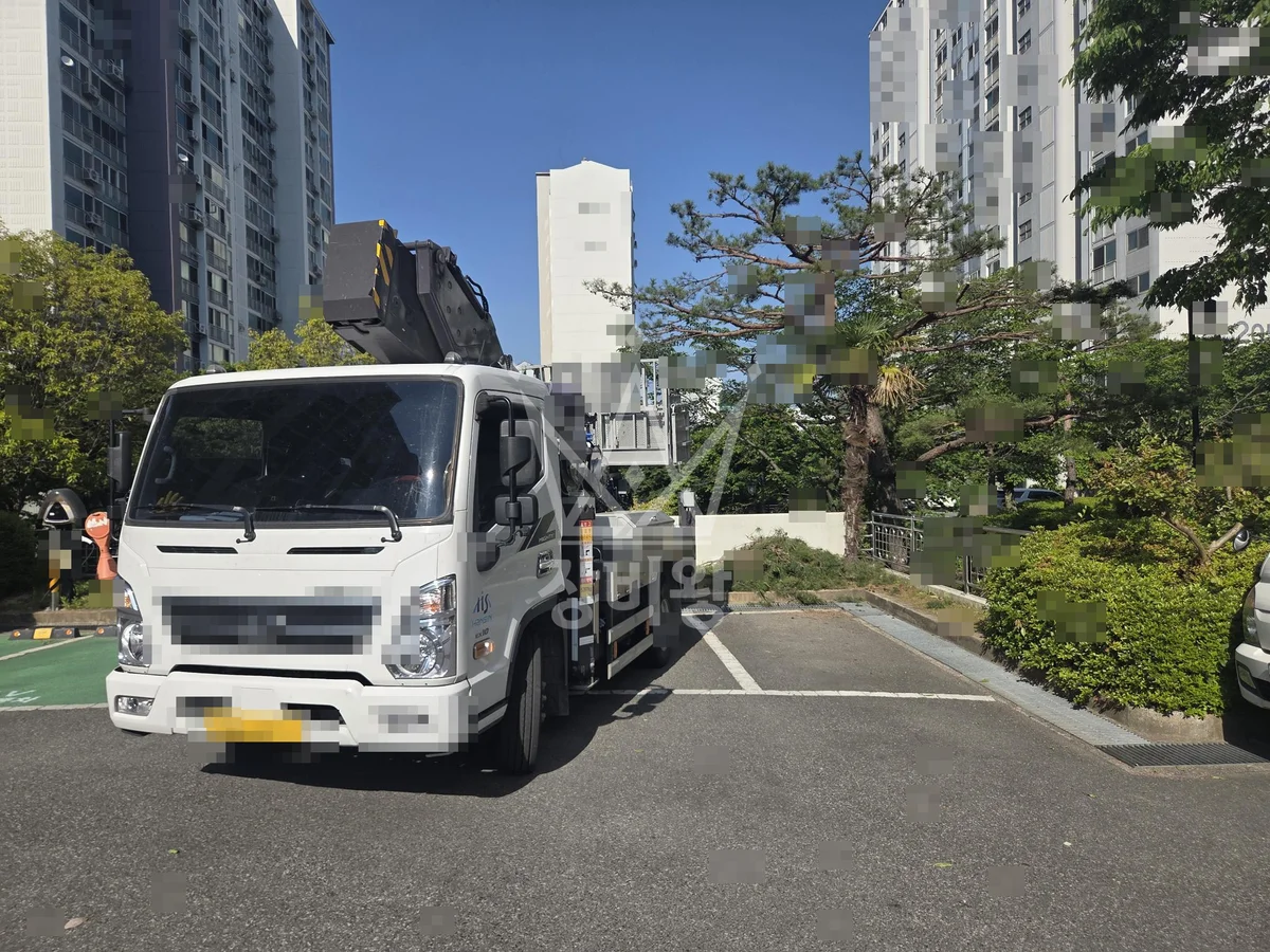 경남 남해군 스카이차 수목 관리 작업 현장