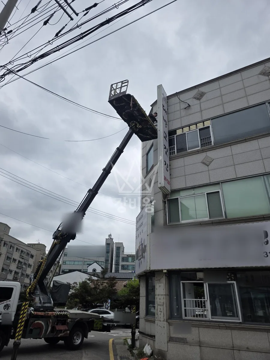경기 안산시상록구 장하동 스카이차 유리 작업 현장