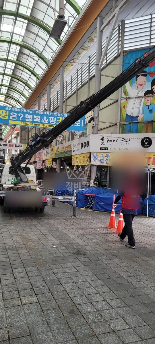 경기 화성시만세구 스카이차 철골 작업 현장